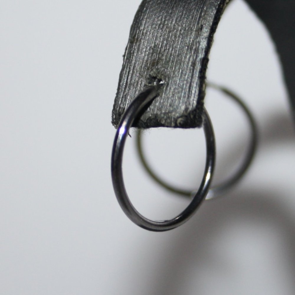 Beautiful silver hoop earrings .75"